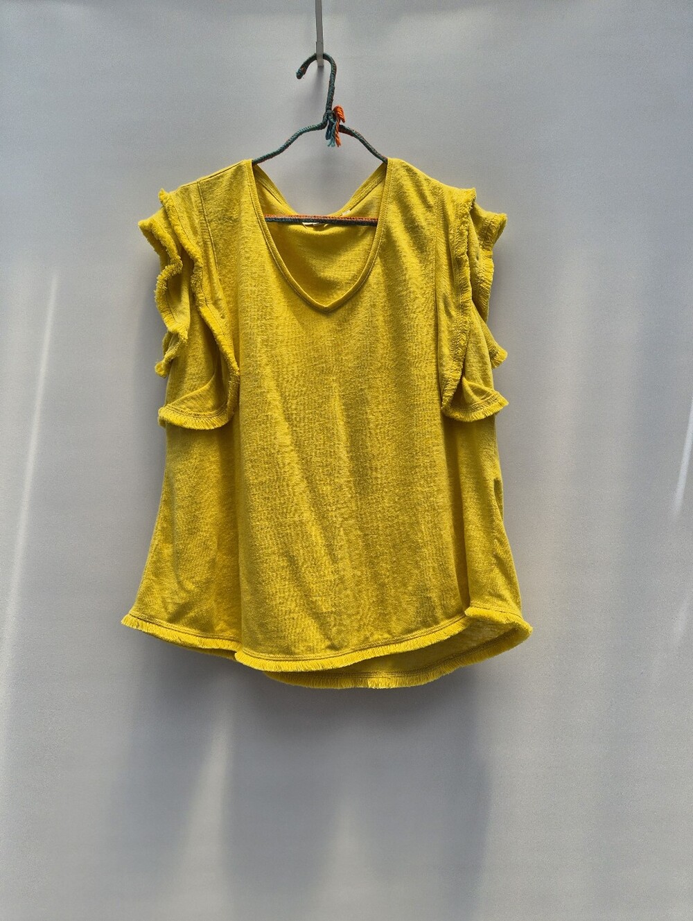 Chico’s Yellow Linen Ruffle Top Fringe V-Neck Medium 1 Coastal Grandmother Boho
